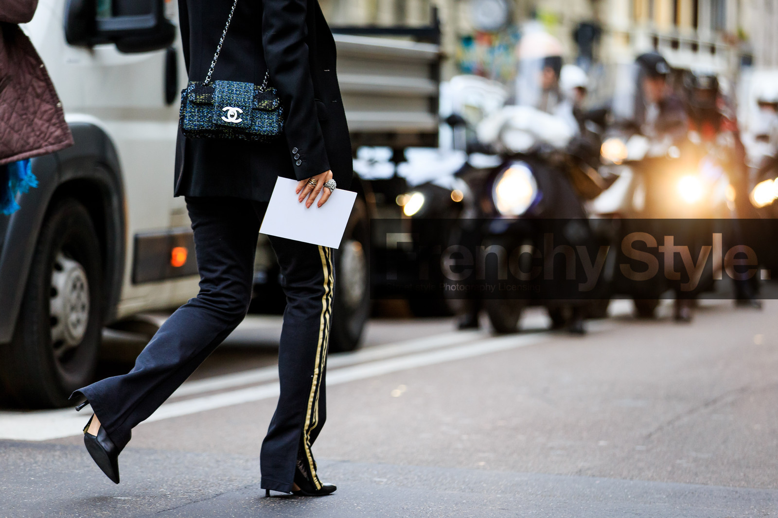 atmosphere details, AUTUMN WINTER 2016-2017, AW 16-17, black jacket, black pants, blazer, chanel, detail, FALL WINTER 2016-2017, fashion week, frenchystyle, FW, FW 16-17, geometric, high heels, horizontal, jonathan paciullo, LFW, LONDON, MENSWEAR, printed pants, street style, striped pants, trousers, tweed bag