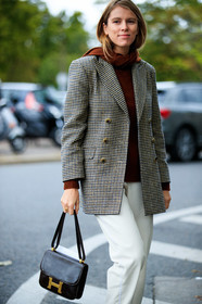 monica ainley, brown hoodie, white leather pants, black leather bag, constance hermes bag, hermes bag, checked jacket, beige jacket, brown jacket, hoodie, knit hoodie, fashion week, frenchystyle, FW, jonathan paciullo, street style, PFW, PARIS, SPRING SUMMER 2021, SS 21, vertical, atmosphere details, detail
