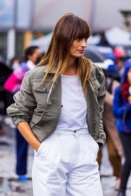 Caroline de Maigret, jacket, khaki jacket, pants, tshirt, white denim, white pants, white tshirt, fashion week, frenchystyle, FW, jonathan paciullo, street style, PFW, PARIS, SPRING SUMMER 2022, SS 22, vertical, atmosphere details