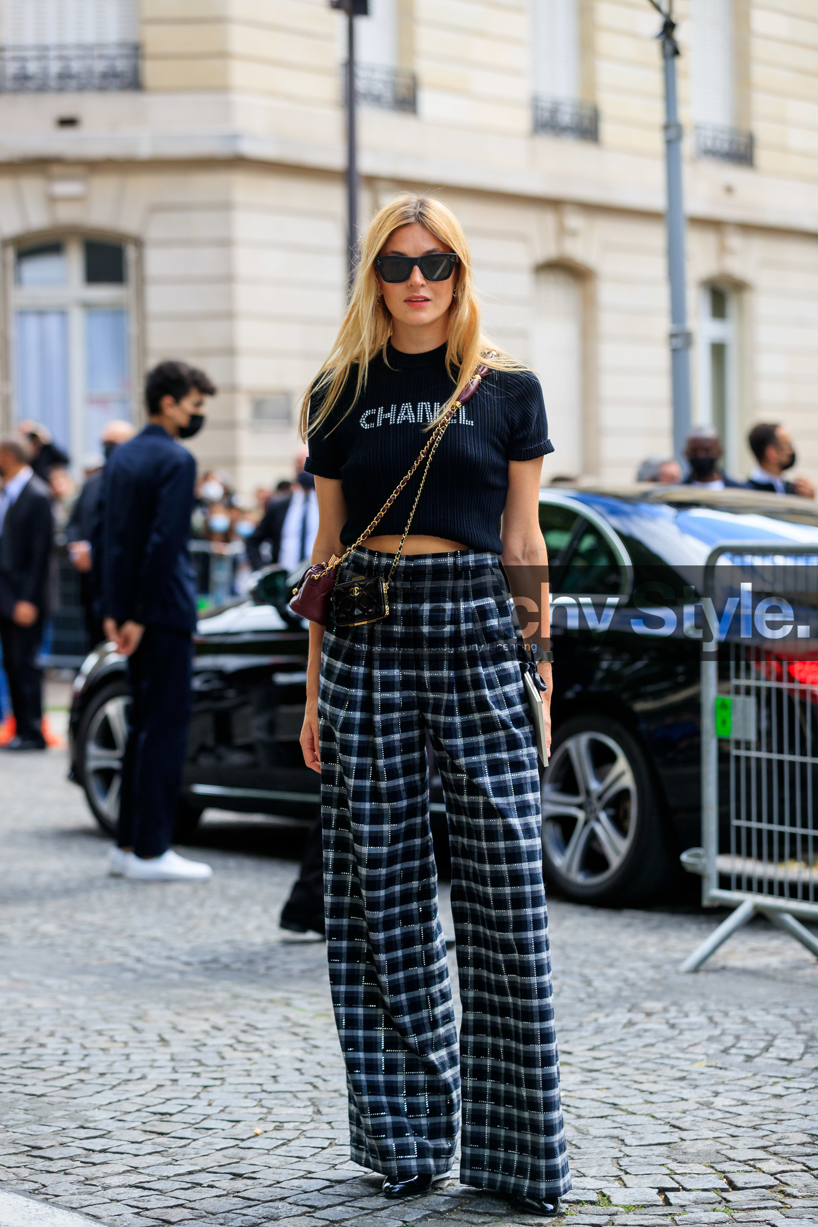 chanel t-shirt, chanel total look, chanel pants, chanel bag, black t-shirt, black top, black pants, cropped top, strassed top, strassed pants, checked pants, grey pants, high waist pants, loose pants, carrot pants, crossbody bag, black leather bag, quilted bag, multi bag, mini bag, golden chain strap bag, chain strap bag, black sunglasses, celine sunglasses, letter printed t-shirt, letter printed top, letter embroidered top, letter embroidered t-shirt, camille charriere, fashion week, frenchystyle, FW, jonathan paciullo, street style, PFW, PARIS, AUTUMN WINTER 2021-2022, FALL WINTER 2021-2022, FW 21-22, vertical, full length
