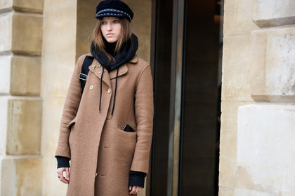 black cap, black sweater, brown jacket, camel coat, hoodie, fashion week, frenchystyle, FW, jonathan paciullo, street style, PFW, PARIS, SPRING SUMMER 2017, SS 17, HAUTE COUTURE, atmosphere details, detail, horizontal, liza ostanina, model