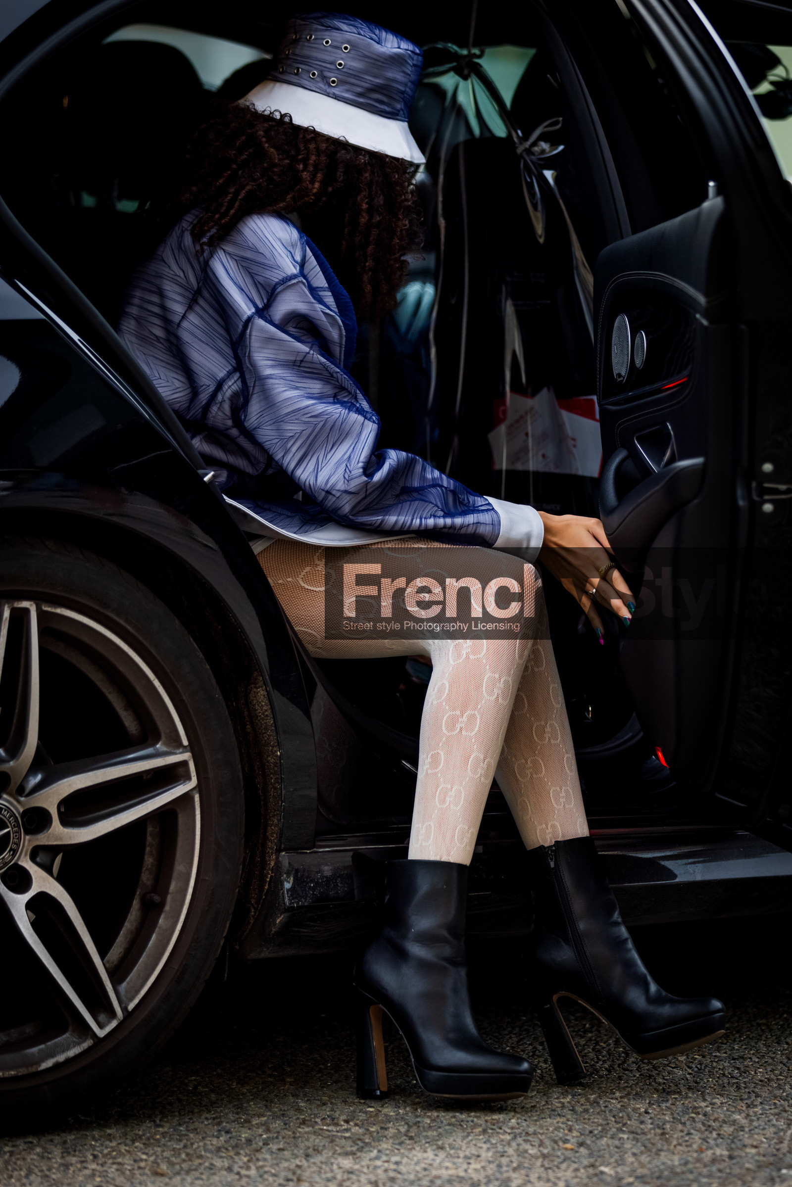 black boots, blue bob, blue jacket, bob, boots, gucci tight, jacket, leather boots, printed jacket, tight, tulle, victoria tomas look, white tight, fashion week, frenchystyle, FW, jonathan paciullo, street style, PFW, PARIS, SPRING SUMMER 2022, SS 22, vertical, atmosphere details