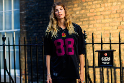 basketball jersey, black skirt, black top, veronika heilbrunner, fashion week, frenchystyle, FW, jonathan paciullo, street style, LFW, LONDON, SPRING SUMMER 2019, SS 19, atmosphere details, horizontal, detail