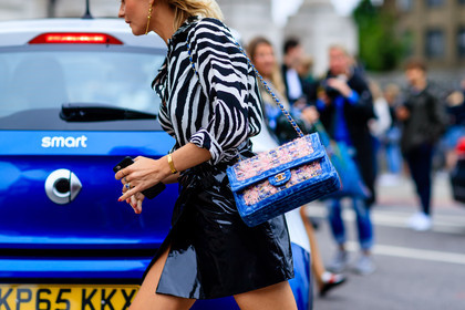 animal print, atmosphere details, black and white, black skirt, blue bag, chanel, detail, fashion week, frenchystyle, FW, graphic shirt, high waist, horizontal, jonathan paciullo, leather skirt, LFW, LONDON, pandora sykes, pink bag, printed shirt, SPRING SUMMER 2017, SS 17, street style, tweed bag, varnished leather, woman, zebra