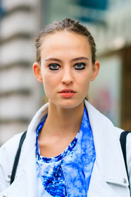 atmosphere details, blue shirt, detail, eyeliner, fashion week, frenchystyle, FW, jonathan paciullo, leather jacket, LFW, LONDON, model, portrait, printed shirt, pulled back hair, SPRING SUMMER 2018, SS 18, street style, tie & die, vertical, white jacket