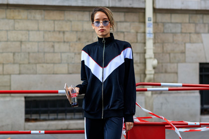 atmosphere details, black jacket, black pants, black sweater, detail, fashion week, frenchystyle, FW, graphic jacket, horizontal, jonathan paciullo, PARIS, PFW, printed jacket, SPRING SUMMER 2018, SS 18, street style, sunglasses, sweatpants, trousers