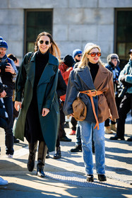 details, full black look, black pants, white striped pants, corail belt, long black coat, black trench, black sunglasses, pilot sunglasses, 70s sunglasses, leather trench coat, black turtleneck, brown pouch, bottega veneta bag, bottega veneta pouch, oversized coat, jeans, leather platform boots, black boots, leather boots, straight cut jeans, dual toned blazer, street style, jonathan paciullo, FW, frenchystyle, fashion week, NYFW, NEW YORK, AUTUMN WINTER 2022-2023, FALL WINTER 2022_2023, FW 22-23, vertical, full length