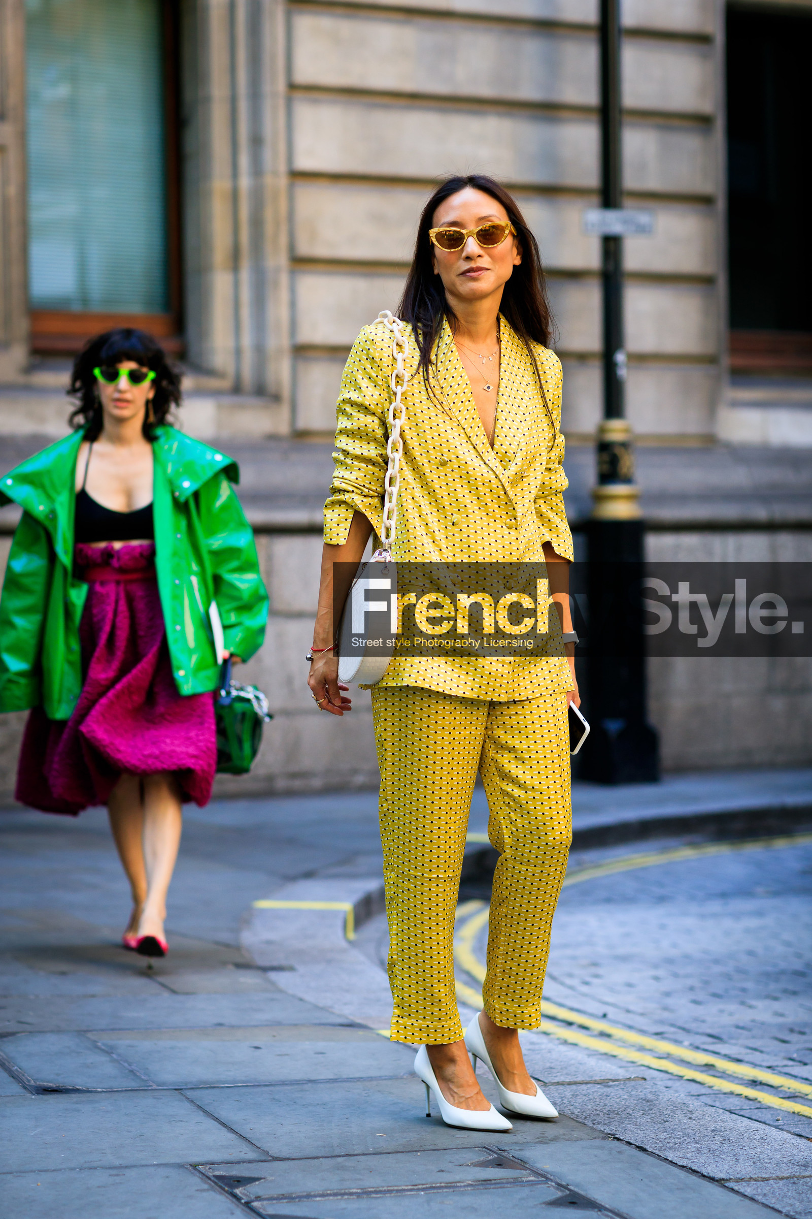blazer, elizabeth von der goltz, graphic jacket, graphic pants, high heels, leather bag, leather shoes, printed jacket, printed pants, sunglasses, trousers, white bag, white shoes, yellow jacket, yellow pants, yellow suit, fashion week, frenchystyle, FW, jonathan paciullo, street style, LFW, LONDON, SPRING SUMMER 2019, SS 19, vertical, full length