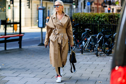 beige coat, black bag, earrings, leather bag, leather shoes, sunglasses, trench coat, white sneakers, fashion week, frenchystyle, FW, jonathan paciullo, street style, LFW, LONDON, SPRING SUMMER 2019, SS 19, atmosphere details, horizontal, full length