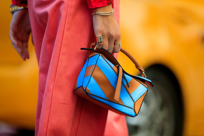 emili sindlev, loewe bag, leather bag, pink pants, large pants, pleated pants, floral, flowers, fashion week, frenchystyle, FW, jonathan paciullo, street style, NEW YORK, NYFW, SPRING SUMMER 2020, SS 20, horizontal, atmosphere details, detail
