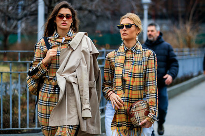 backpack, beige bag, beige coat, beige pants, beige scarf, beige shirt, burberry, checked, graphic bag, graphic jacket, graphic pants, graphic shirt, leather bag, plaid, printed bag, printed jacket, printed pants, printed scarf, printed shirt, sunglasses, tartan, trousers, street style, jonathan paciullo, frenchystyle, NYFW, NEW YORK, AUTUMN WINTER 2019-2020, AW 19-20, FALL WINTER 2019-2020, FW 19-20, fashion week, FW, atmosphere details, horizontal, detail