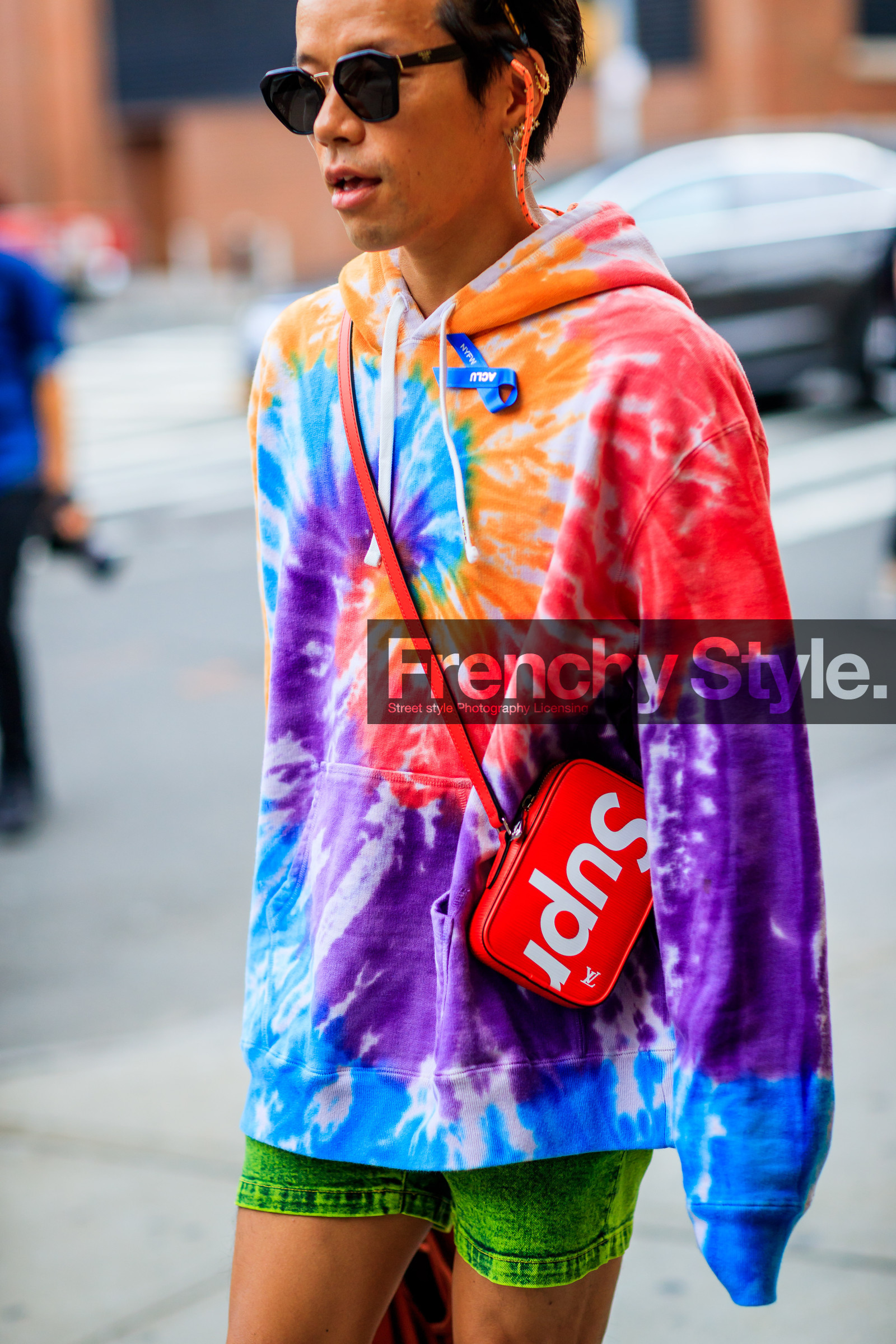atmosphere details, detail, fashion week, frenchystyle, FW, hoodie, jonathan paciullo, leather bag, louis vuitton, multicolor sweater, NEW YORK, NYFW, red bag, SPRING SUMMER 2018, SS 18, street style, sunglasses, supreme, tie & die, vertical