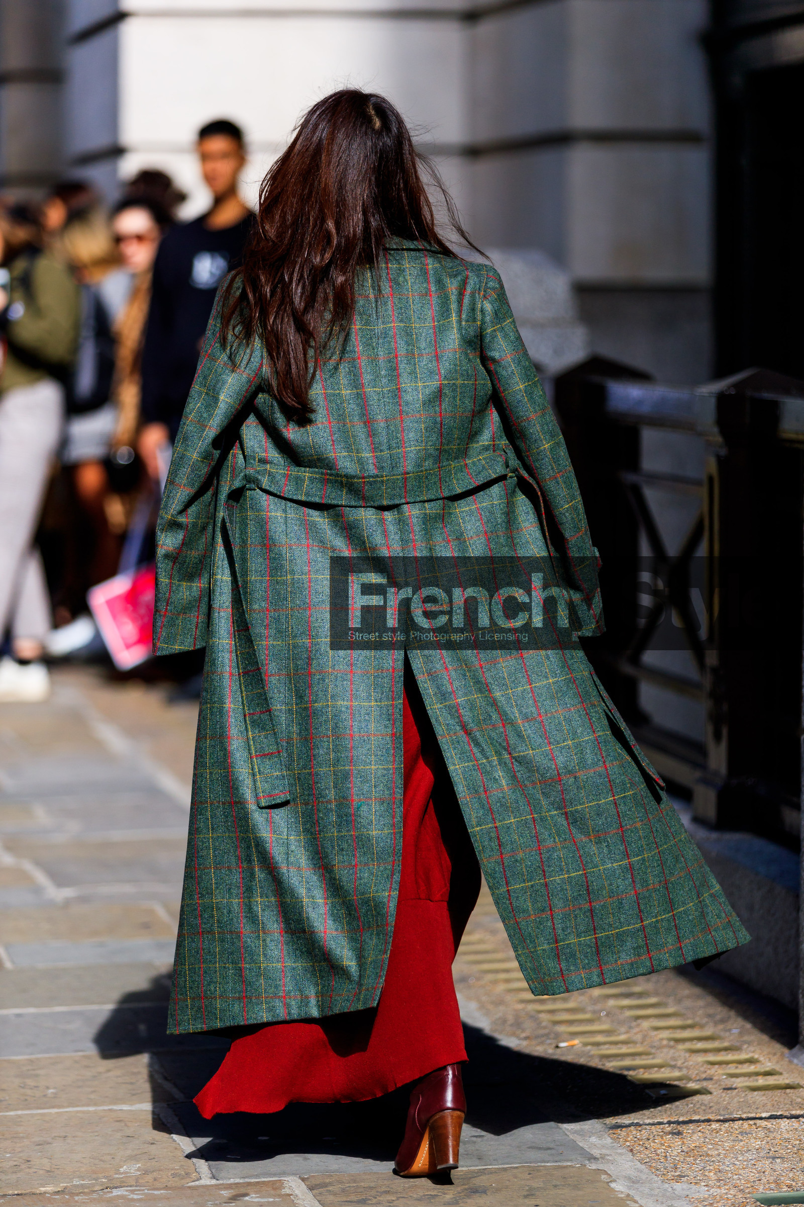bordeaux, burgundy, checked, elizabeth von der goltz, green coat, high heels, leather shoes, over the shoulder, plaid, red boots, fashion week, frenchystyle, FW, jonathan paciullo, street style, LFW, LONDON, SPRING SUMMER 2019, SS 19, vertical, detail, atmosphere details