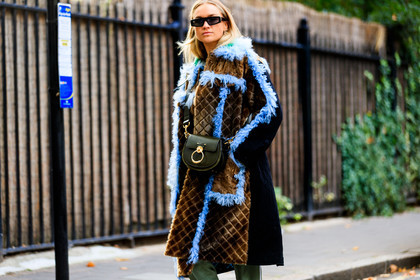 blue fur, brown coat, brown fur, checked, chloé, graphic jacket, green bag, leather bag, nina suess, plaid, printed jacket, sunglasses, fashion week, frenchystyle, FW, jonathan paciullo, street style, LFW, LONDON, SPRING SUMMER 2019, SS 19, atmosphere details, horizontal, detail