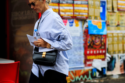 black bag, blue shirt, bracelet, céline, golden jewelry, leather bag, sunglasses, watch, fashion week, frenchystyle, FW, jonathan paciullo, street style, PFW, PARIS, horizontal, atmosphere details, detail, AUTUMN WINTER 2018-2019, FALL WINTER 2018-2019, FW 18-19