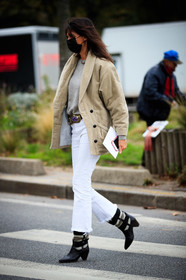 Emmanuelle Alt, beige jacket, velvet jacket, golden buckle belt, stone belt, white jeans, black leather boots, striped boots, isabel marant jacket, isabel marant boots, covid face mask, fashion week, frenchystyle, FW, jonathan paciullo, street style, PFW, PARIS, SPRING SUMMER 2021, SS 21, vertical, full length