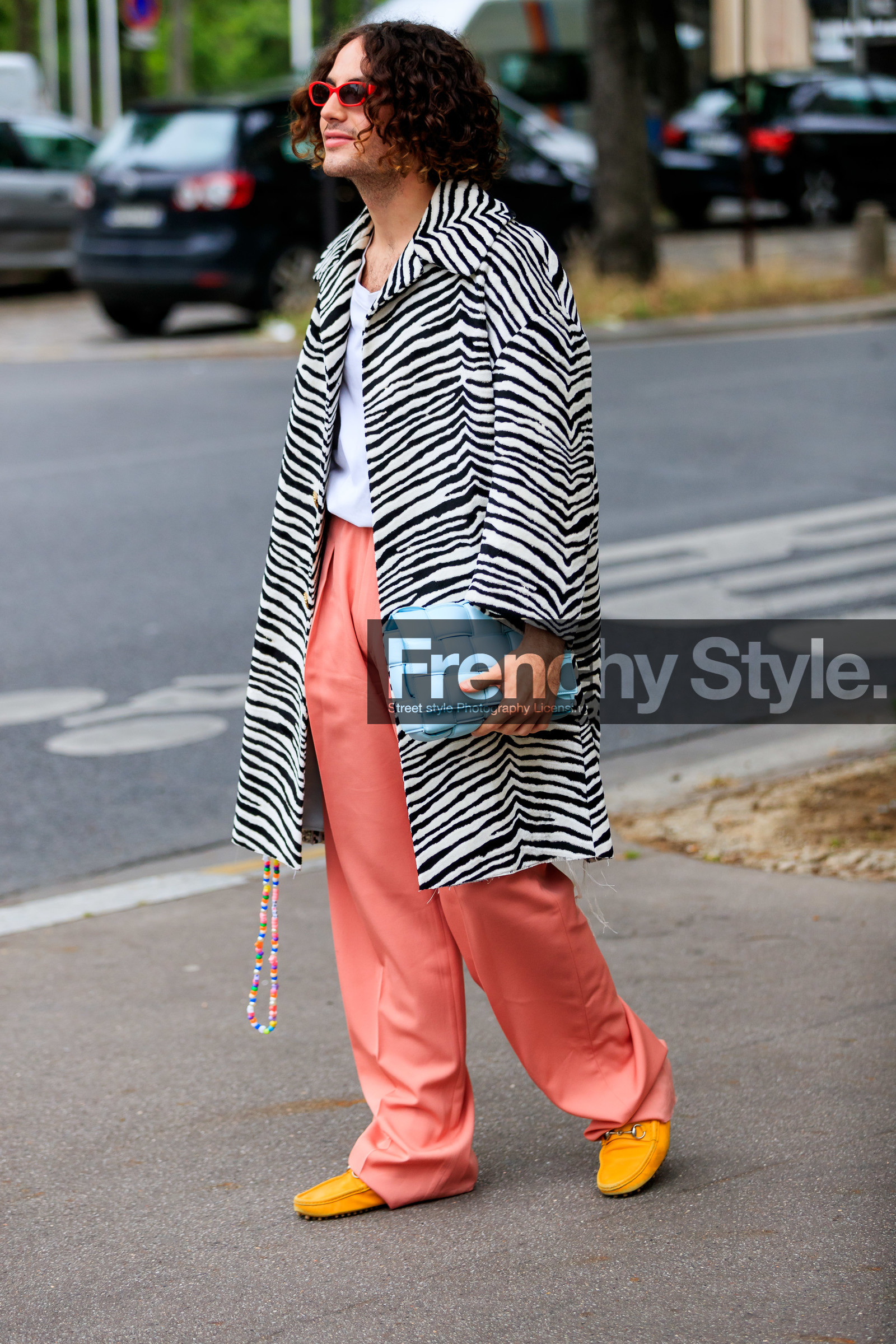 fur coat, zebra printed coat, black coat, white coat, bicolor coat, red sunglasses, light blue leather bag, light blue leather clutch, blue leather bag, blue leather clutch, plaited bag, plaited clutch, bottega veneta bag, pink pants, loose pants, oversize pants, yellow leather loafers, gucci shoes, fashion week, frenchystyle, FW, jonathan paciullo, street style, PFW, PARIS, SPRING SUMMER 2022, SS 22, vertical, full length