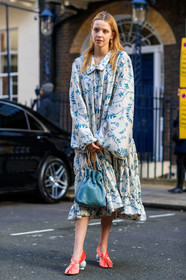blue bag, floral, flowers, high heels, leather bag, leather shoes, pink shoes, printed dress, white dress, fashion week, frenchystyle, FW, jonathan paciullo, street style, LFW, LONDON, AUTUMN WINTER 2018-2019, AW 18-19, FALL WINTER 2018-2019, FW 18-19, vertical, full length