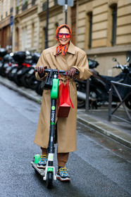 doina ciobanu, red scarf, silk scarf, hair scarf, beige leather coat, beige leather trench coat, cartier bag, hand bag, black leather bag, belted trench coat, multicolor sneakers, blue sneakers, yellow sneakers, PARIS, PFW, SPRING SUMMER 2020, SS 20, fashion week, frenchystyle, FW, jonathan paciullo, street style, vertical, full length