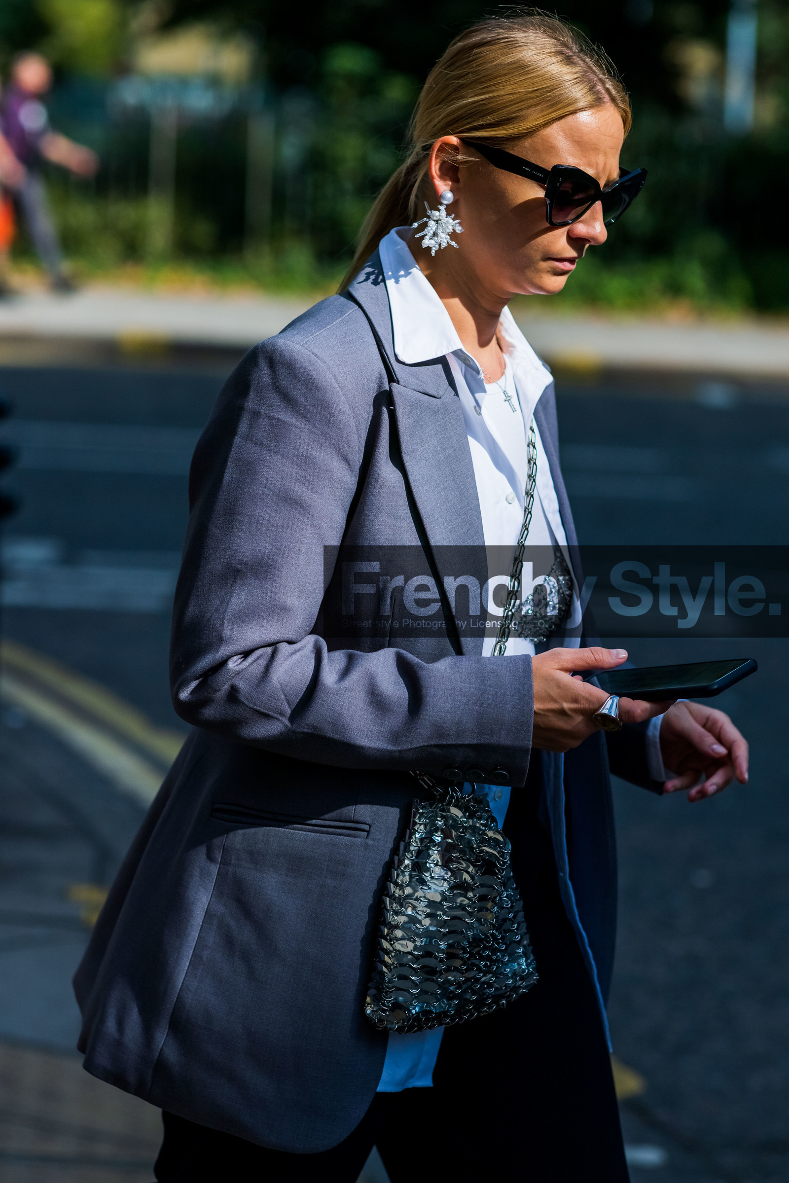 blazer, mini bag, shirt, earrings, sunglasses, paco rabbane, fashion week, frenchystyle, FW, jonathan paciullo, street style, SS 22, SPRING SUMMER 2022, LFW, LONDON, vertical, atmosphere details, detail