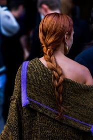 asymetric knitwear, back, back detail, braid, braid tail, brown knitwear, hairstyle, knitwear, red hair, street style, jonathan paciullo, FW, frenchystyle, fashion week, PFW, PARIS, SPRING SUMMER 2022, SS 22, vertical, atmosphere details