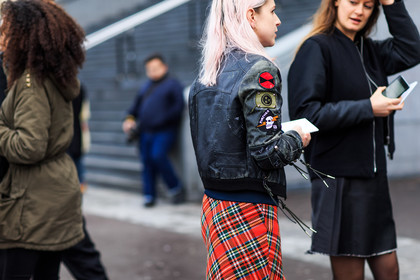 atmosphere details, AUTUMN WINTER 2016-2017, AW 16-17, black boots, black jacket, black perfecto, checked skirt, detail, dyed hair, embroideries, FALL WINTER 2016-2017, fashion week, frenchystyle, FW, FW 16-17, horizontal, jonathan paciullo, leather boots, leather jacket, leather perfecto, PARIS, PFW, pink hair, plaid, red skirt, street style, tartan