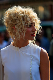 white shirt, fashion week, frenchystyle, FW, jonathan paciullo, street style, PFW, PARIS, vertical, detail, atmosphere details, AUTUMN WINTER 2018-2019, FALL WINTER 2018-2019, FW 18-19