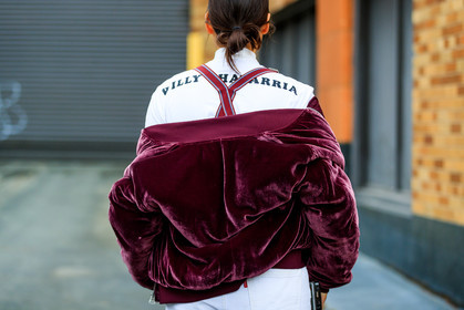 atmosphere details, AUTUMN WINTER 2017-2018, AW 17-18, bordeaux, burgundy, denim pants, detail, FALL WINTER 2017-2018, fashion week, frenchystyle, FW, FW 17-18, horizontal, jeans, jonathan paciullo, levi's, NEW YORK, NYFW, rachael wang, red jacket, street style, trousers, velvet, white denim, white top