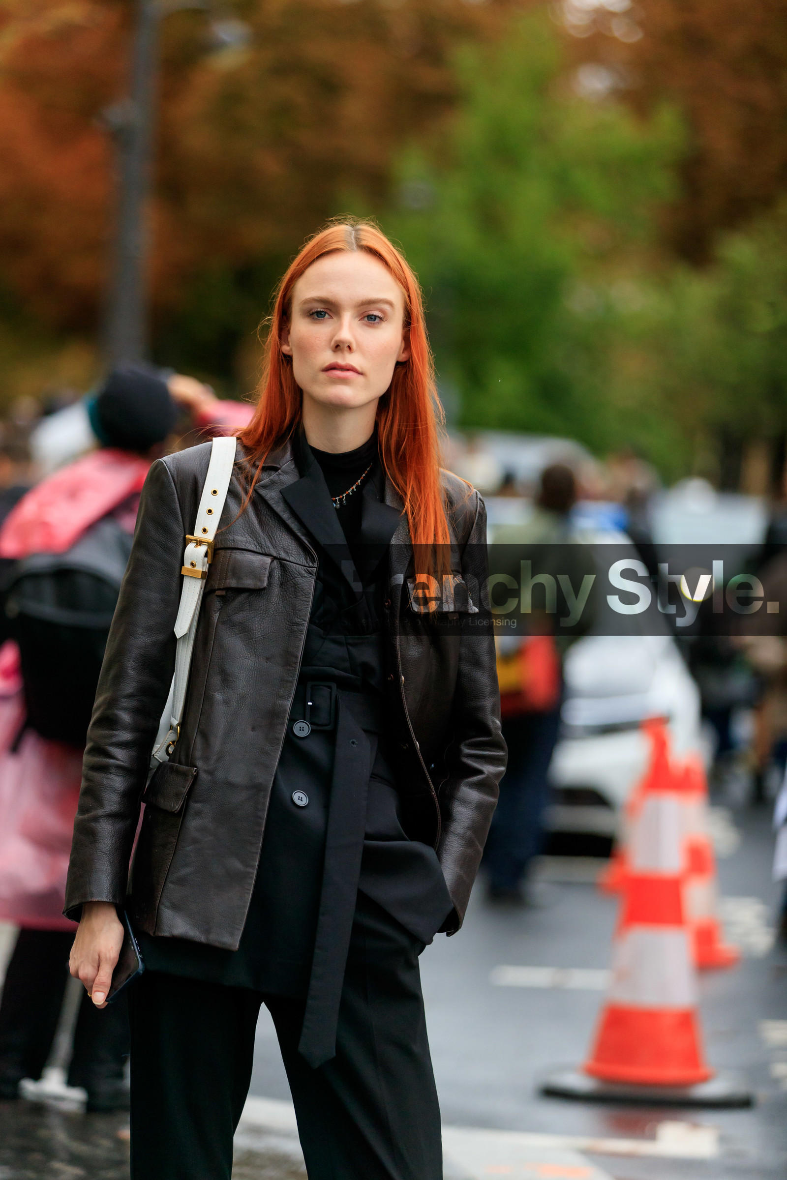 model, kiki willems, brown leather jacket, black jacket, black pants, belted jacket, PARIS, PFW, SPRING SUMMER 2020, SS 20, fashion week, frenchystyle, FW, jonathan paciullo, street style, vertical, atmosphere details, detail