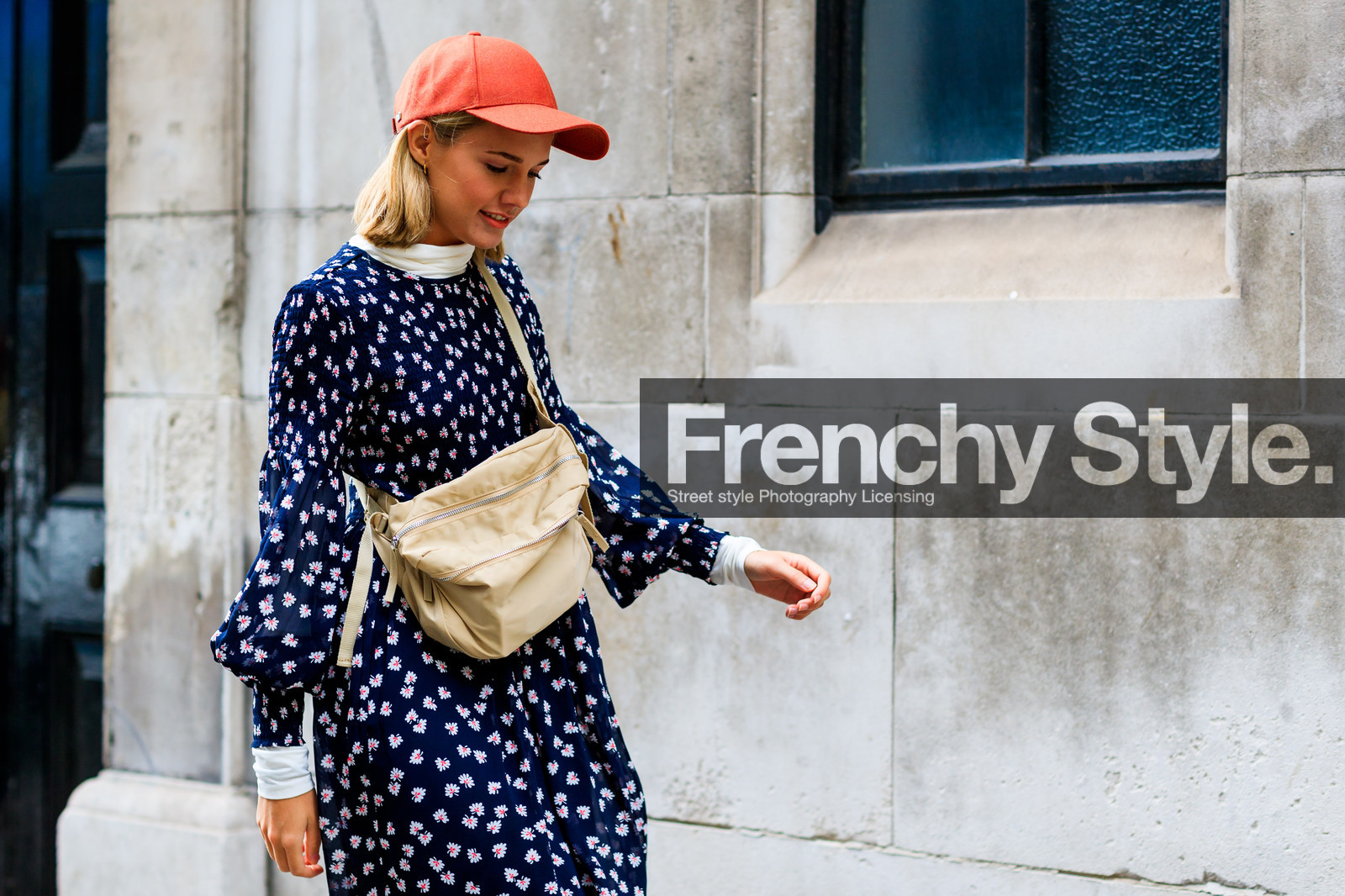 beige bag, blue dress, fanny pack, floral, flowers, graphic dress, leather bag, printed dress, red cap, fashion week, frenchystyle, FW, jonathan paciullo, street style, LFW, LONDON, SPRING SUMMER 2019, SS 19, atmosphere details, horizontal, detail