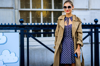 beige coat, black and white, checked, earrings, graphic dress, jenny walton, plaid, printed dress, red lips, sunglasses, trench coat, fashion week, frenchystyle, FW, jonathan paciullo, street style, LFW, LONDON, SPRING SUMMER 2019, SS 19, atmosphere details, horizontal, detail