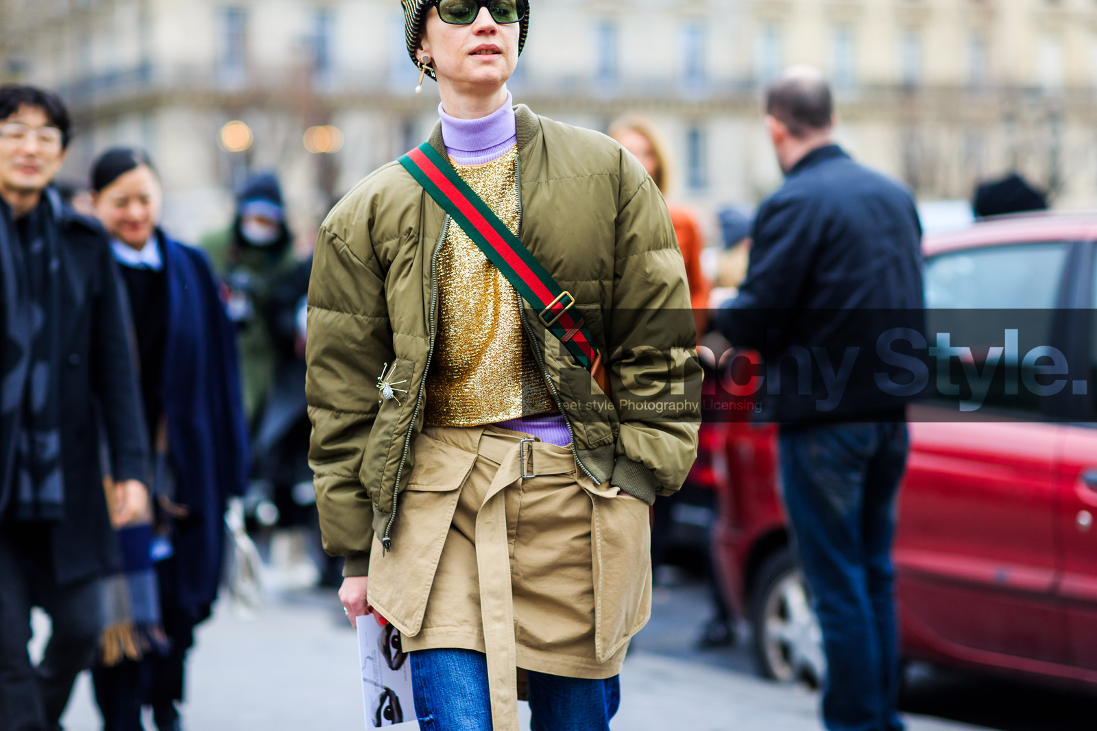 atmosphere details, AUTUMN WINTER 2016-2017, AW 16-17, beige skirt, blue denim, brooch, denim pants, detail, down jacket, earrings, FALL WINTER 2016-2017, fashion week, frenchystyle, FW, FW 16-17, glitter, gold, golden top, green jacket, gucci, horizontal, jeans, jonathan paciullo, kaki jacket, PARIS, PFW, street style, sunglasses, trousers