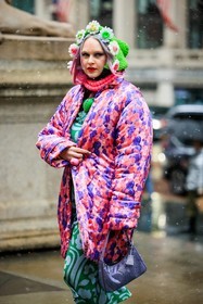 multicolor coat, multicolor jacket, studded prada bag, purple bag, mini purple bag, mini bag, prada remade, headpiece, flowered headpiece, fashion week, frenchystyle, FW, jonathan paciullo, street style, NYFW, NEW YORK, AUTUMN WINTER 2022-2023, FALL WINTER 2022_2023, FW 22-23, vertical, atmosphere details