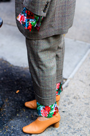 atmosphere details, balenciaga, beige shoes, detail, fashion week, floral, flower, frenchystyle, FW, grey pants, high heels, jonathan paciullo, leather shoes, NEW YORK, NYFW, rachael wang, SPRING SUMMER 2018, SS 18, street style, trousers, vertical
