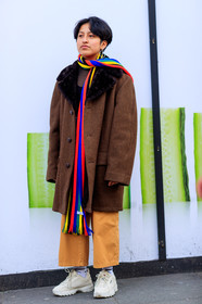 brown coat, fila, fur collar, jw anderson, leather shoes, printed scarf, striped scarf, trousers, white sneakers, white socks, fashion week, frenchystyle, FW, jonathan paciullo, street style, LFW, LONDON, AUTUMN WINTER 2018-2019, AW 18-19, FALL WINTER 2018-2019, FW 18-19, vertical, full length