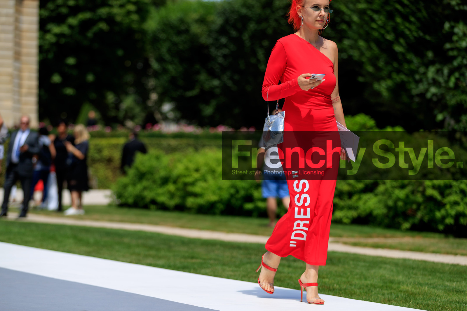 asymetric, dyed hair, high heels, leather shoes, off white, red dress, red hair, red shoes, shiny bag, silver bag, sunglasses, fashion week, frenchystyle, FW, jonathan paciullo, street style, PFW, PARIS, horizontal, atmosphere details, detail, AUTUMN WINTER 2018-2019, FALL WINTER 2018-2019, FW 18-19