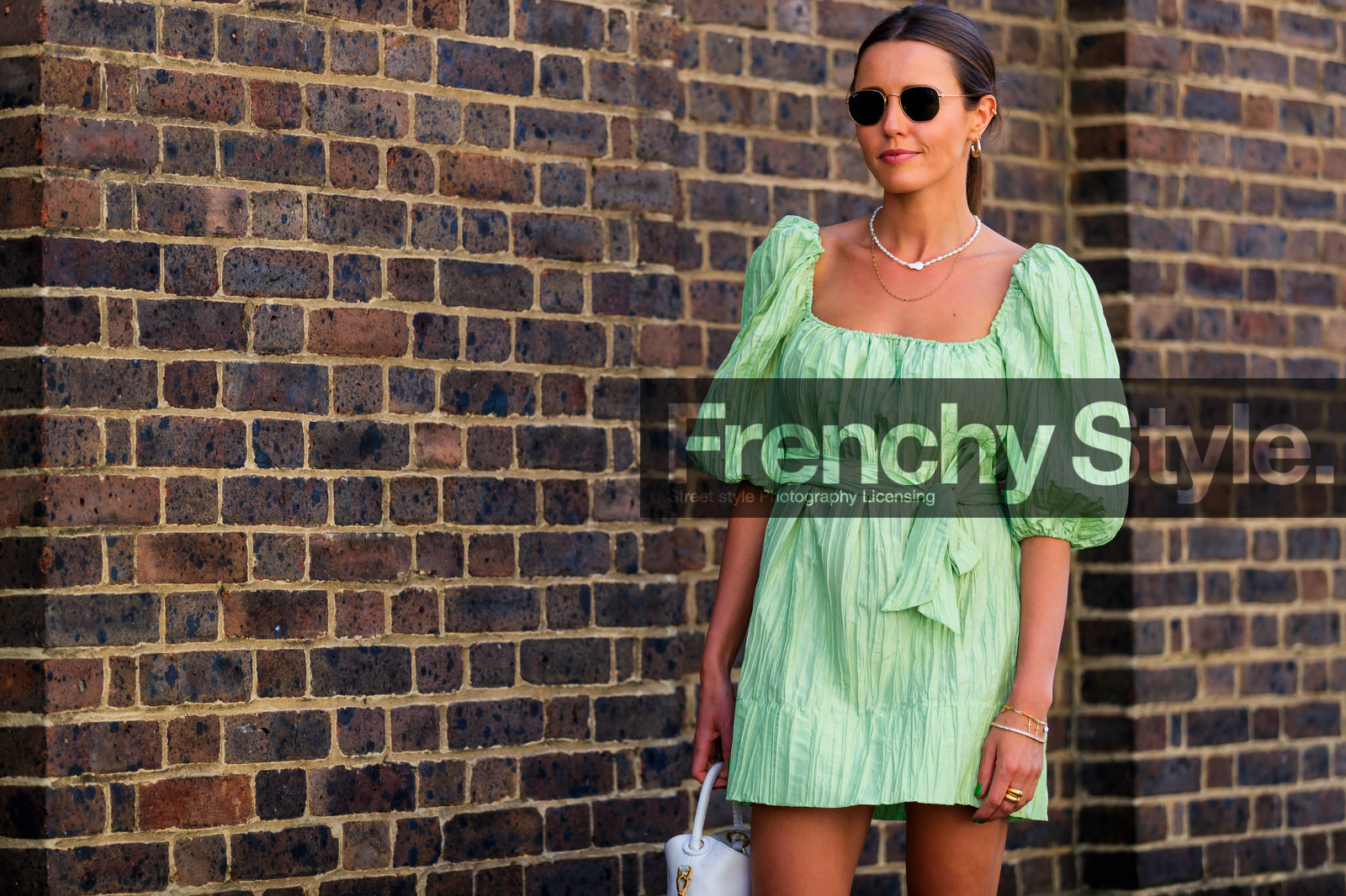 light green dress, pleated dress, balloon sleeves, mini dress, rayban sunglasses, golden frame sunglasses, pearl necklace, multi earrings, multi bracelet, multi necklace, golden necklace, golden rings, golden bracelet, white leather bag, hand bag, hoop earrings, fashion week, frenchystyle, FW, jonathan paciullo, street style, atmosphere details, horizontal, detail
