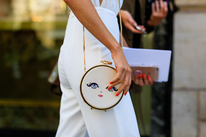 atmosphere details, AUTUMN WINTER 2016-2017, AW 16-17, detail, FALL WINTER 2016-2017, fashion week, frenchystyle, fun bag, FW, FW 16-17, golden details, HAUTE COUTURE, horizontal, jonathan paciullo, MENSWEAR, PARIS, PFW, street style, tone on tone, total look white, white clutch, white jumpsuit