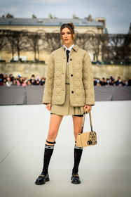 dior, dior jacket, puffed jacket, beige jacket, beige skirt, mini skirt, white tshirt, black tie, dior sock, dior mocassins, dior derbies, black derbies, dior bag, beige bag, chained bag, beige look, zita d hauteville, fashion week, frenchystyle, FW, jonathan paciullo, street style, AUTUMN WINTER 2022-2023, FALL WINTER 2022_2023, FW 22-23, PFW, PARIS, vertical, full length