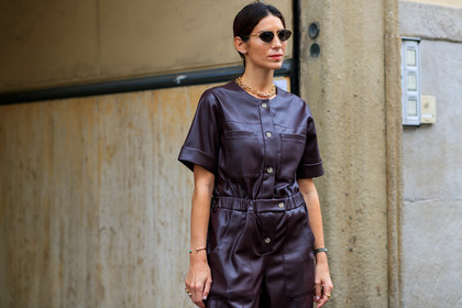 deborah reyner sebag, leather pants, leather shirt, leather total look, short sleeves shirt, brown shirt, brown pants, aviator sunglasses, metalic frame sunglasses, piaget bracelet, golden bracelet, golden necklace, chain necklace, diamond earrings, fashion week, frenchystyle, FW, jonathan paciullo, street style, MFW, MILAN, SPRING SUMMER 2020, SS 20