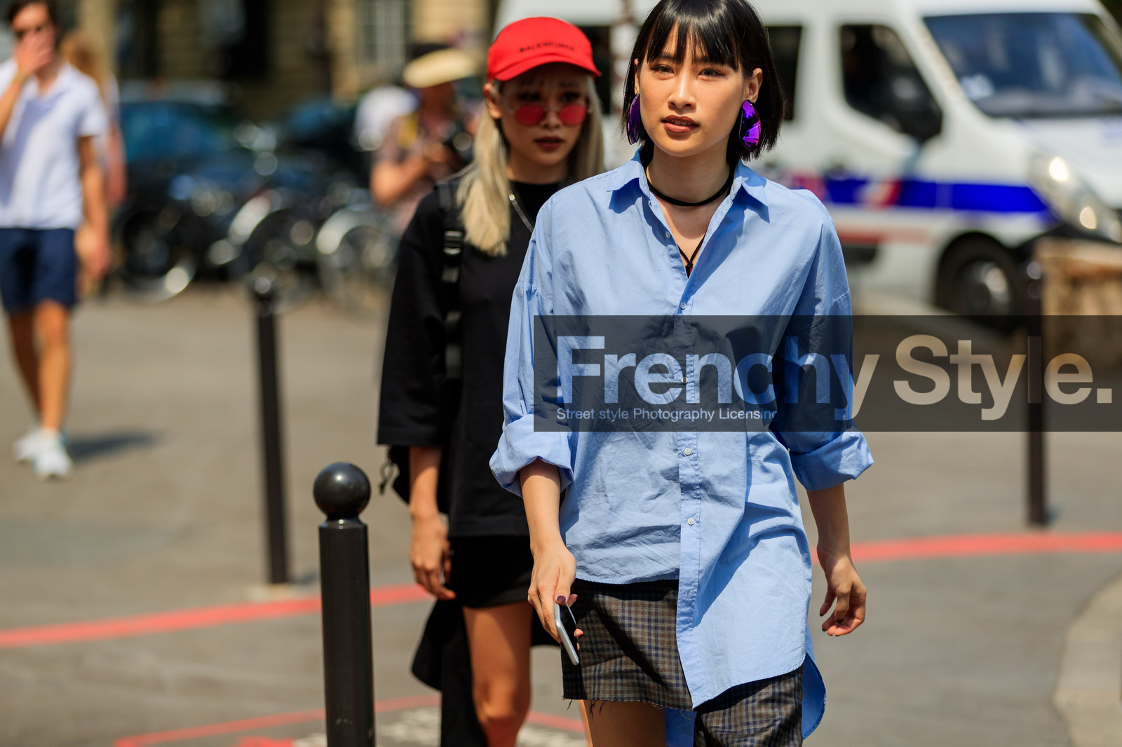 atmosphere details, blue shirt, choker, detail, earrings, fashion week, frenchystyle, FW, horizontal, jonathan paciullo, MENSWEAR, necklace, PARIS, PFW, plaid, printed skirt, SPRING SUMMER 2018, SS 18, street style, tartan
