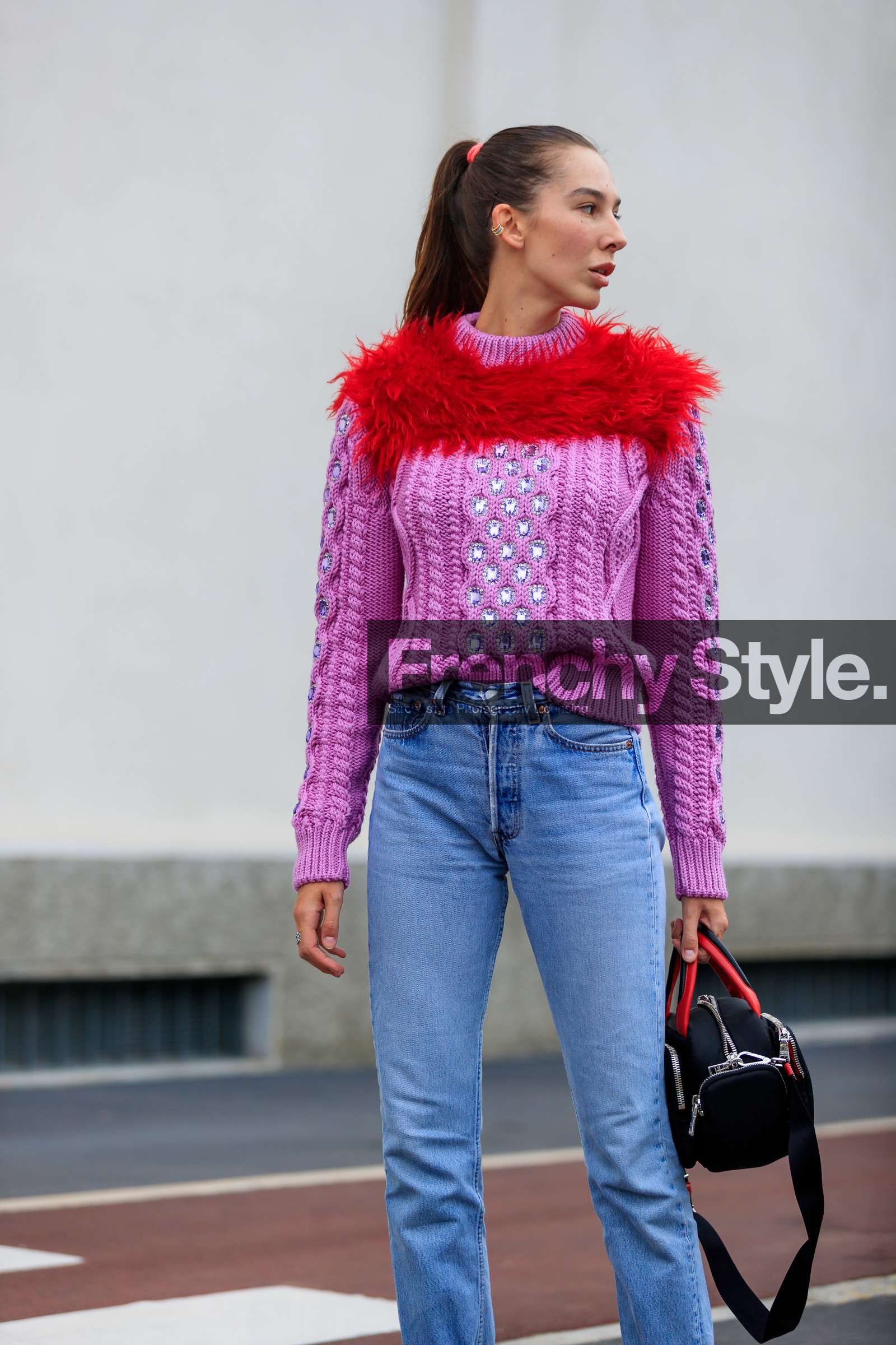 estelle pigault, pink pullover, feather details, feather details pullover, red feathers, strassed pullover, knitwear, light blue jeans, cropped jeans, denim, pink slippers, fashion week, frenchystyle, FW, jonathan paciullo, street style, MFW, MILAN, SPRING SUMMER 2020, SS 20