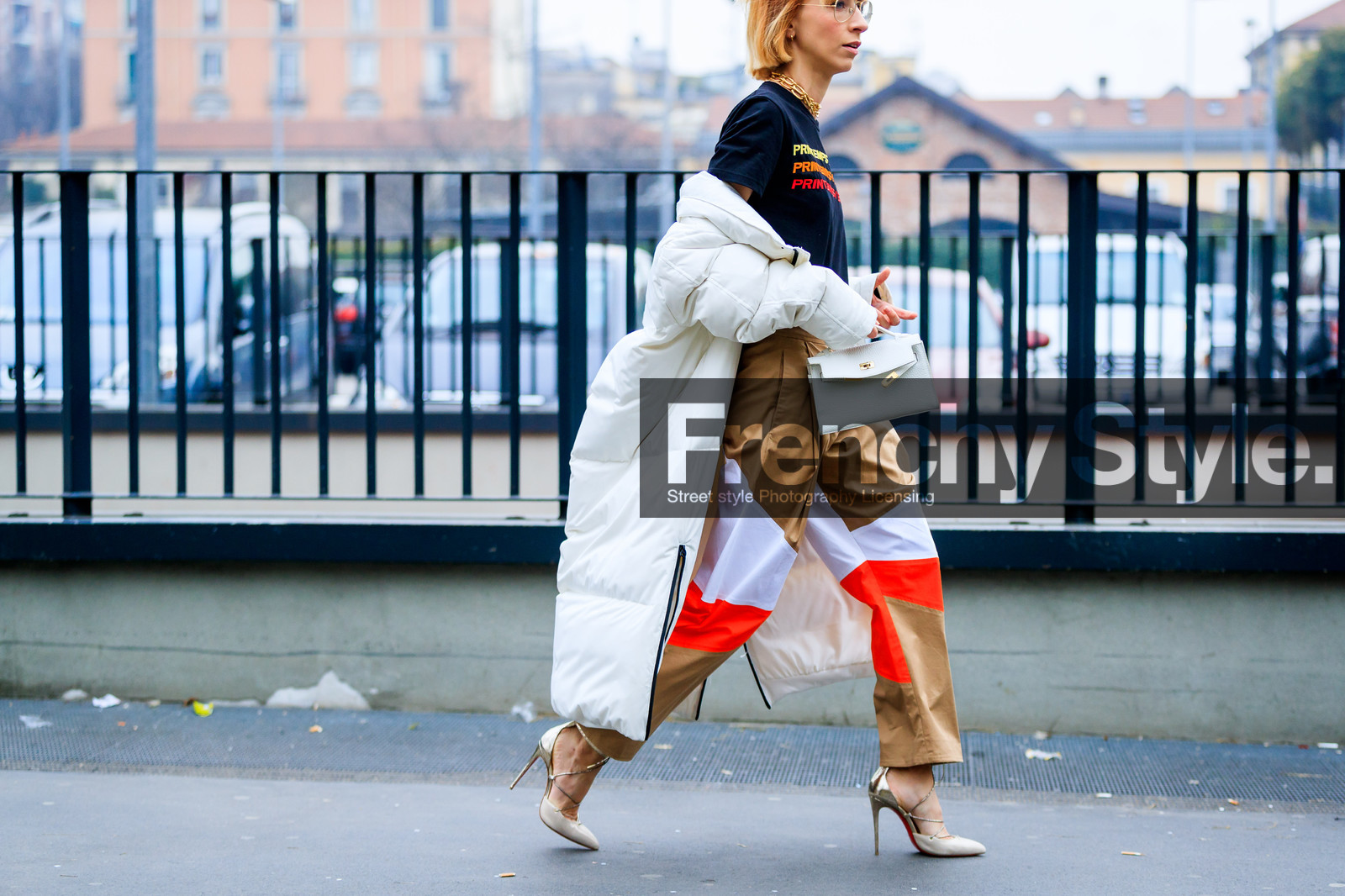 atmosphere details, AUTUMN WINTER 2017-2018, AW 17-18, beige pants, beige shoes, black t shirt, camel pants, christian louboutin, detail, down jacket, FALL WINTER 2017-2018, fashion week, frenchystyle, FW, FW 17-18, graphic pants, high heels, horizontal, jonathan paciullo, leather bag, leather shoes, MFW, MILAN, off the shoulder, printed pants, printed t shirt, street style, trousers, white bag, white coat