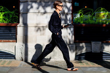 black jumpsuit, black shoes, jo ellison, leather shoes, sunglasses, tone on tone, total look black, trousers, fashion week, frenchystyle, FW, jonathan paciullo, street style, LFW, LONDON, SPRING SUMMER 2019, SS 19, atmosphere details, horizontal, full length