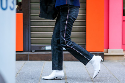 atmosphere details, AUTUMN WINTER 2017-2018, AW 17-18, balenciaga, blue denim, denim pants, detail, evangelie smyrniotaki, FALL WINTER 2017-2018, fashion week, frenchystyle, FW, FW 17-18, high heels, horizontal, jeans, jonathan paciullo, leather bag, leather shoes, PARIS, PFW, street style, trousers, white boots