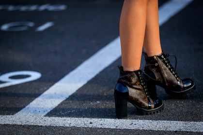 high heels, leather shoes, louis vuitton, monogram, fashion week, frenchystyle, FW, jonathan paciullo, street style, MFW, MILAN, AUTUMN WINTER 2018-2019, FALL WINTER 2018-2019, FW 18-19, horizontal, atmosphere details