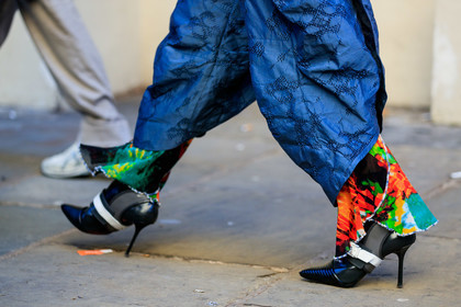 black and white shoes, black shoes, blue pants, graphic pants, high heels, leather shoes, printed pants, trousers, fashion week, frenchystyle, FW, jonathan paciullo, street style, LFW, LONDON, AUTUMN WINTER 2019-2020, AW 19-20, FW 19-20, FALL WINTER 2019-2020, horizontal, atmosphere details, detail