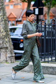 fashion week, frenchystyle, full length, FW, graphic jumpsuit, green jumpsuit, jonathan paciullo, leather bag, leather shoes, LFW, LONDON, mules, printed jumpsuit, silver shoes, SPRING SUMMER 2018, SS 18, street style, trousers, vertical