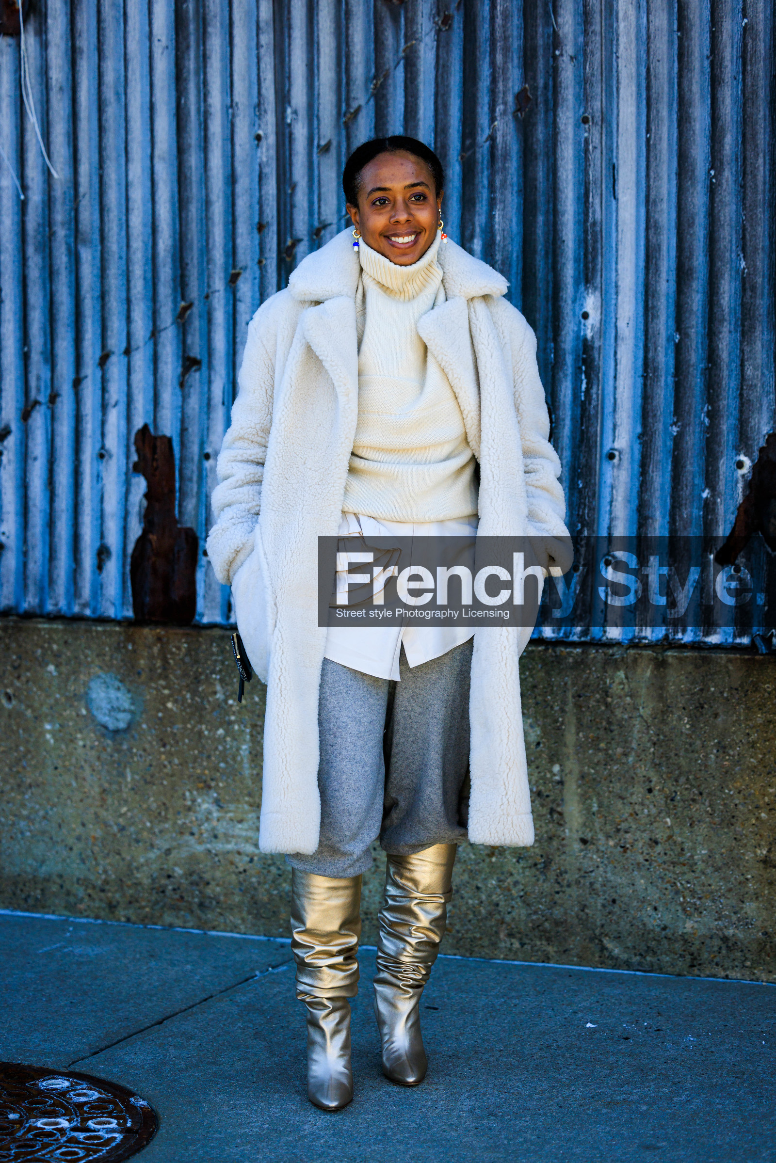 details, full black look, black pants, white striped pants, high knee boots, silver boots, grey jogging pants, white shirt, long white coat, white coat, white turtleneck, furry coat, fluffy coat, knitwear, white jumper, pendant earring, street style, jonathan paciullo, FW, frenchystyle, fashion week, NYFW, NEW YORK, AUTUMN WINTER 2022-2023, FALL WINTER 2022_2023, FW 22-23, vertical, full length