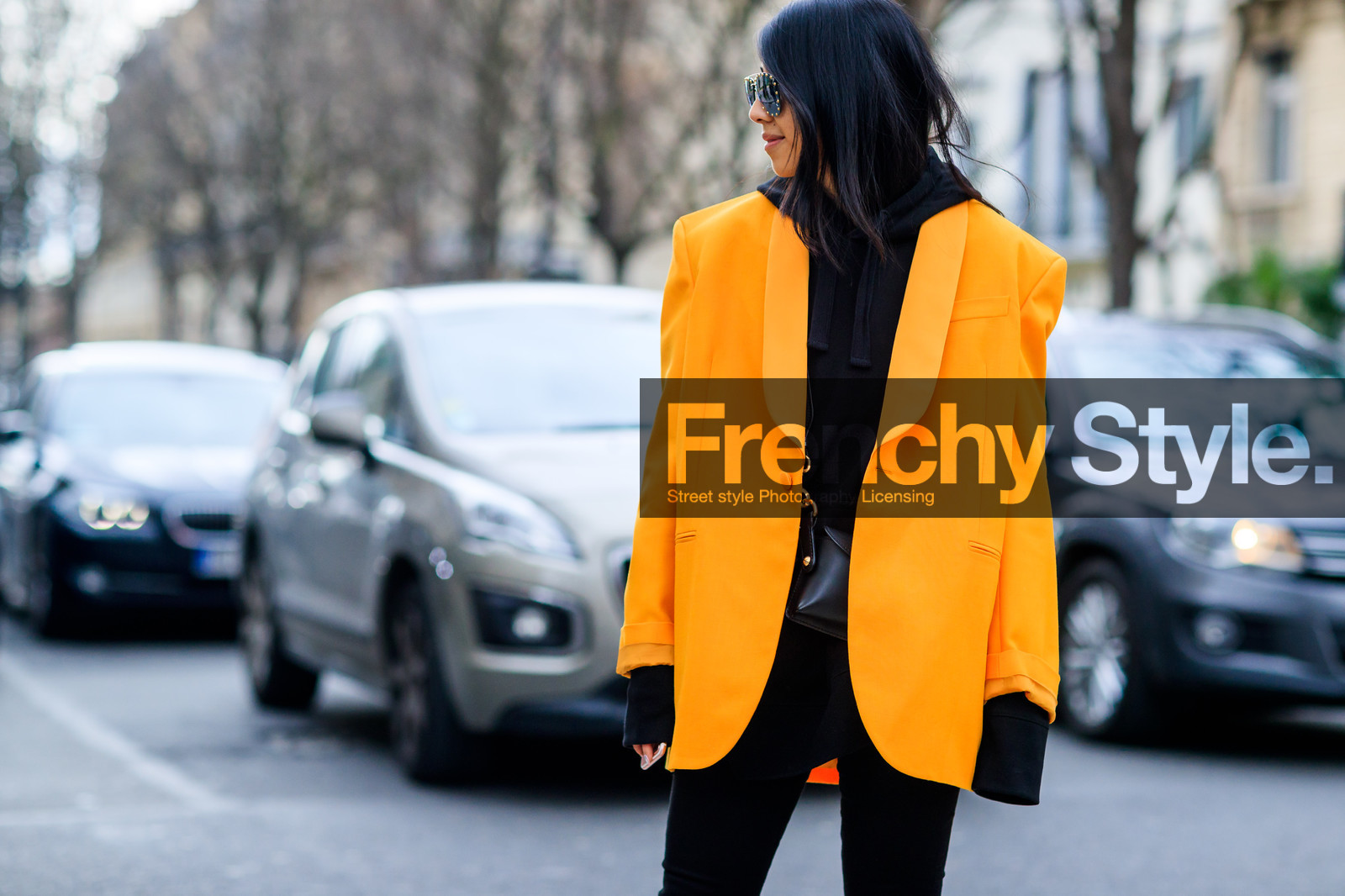 atmosphere details, AUTUMN WINTER 2017-2018, AW 17-18, black bag, black pants, black sweater, blazer, detail, FALL WINTER 2017-2018, fashion week, frenchystyle, FW, FW 17-18, horizontal, jonathan paciullo, orange jacket, oversize, PARIS, PFW, street style, sunglasses, trousers, yellow jacket